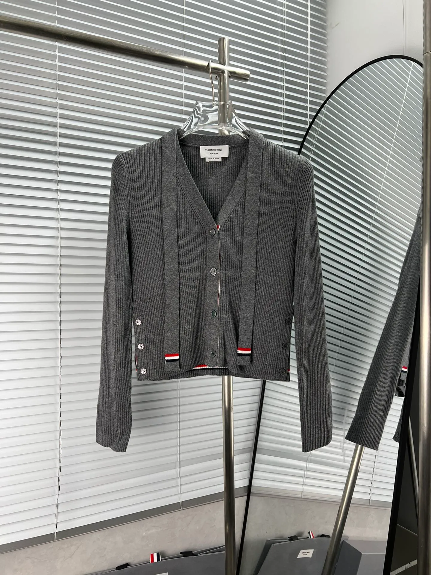 THOM BROWNE ， ， Gray t.b Classic ， Navy Blue Gray ootd :Navy Blue Gray Sizes:1 2 3 S M L